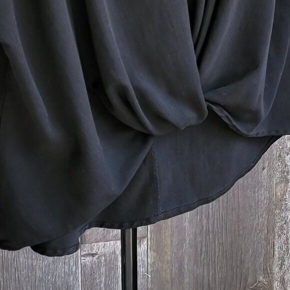 Black Oversized Crossover-Hem Top - Picture 4 of 4